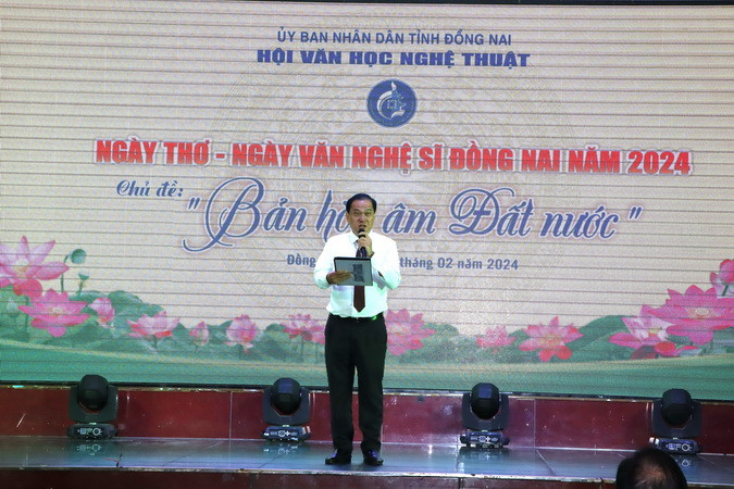 Một tiết mục đọc thơ.