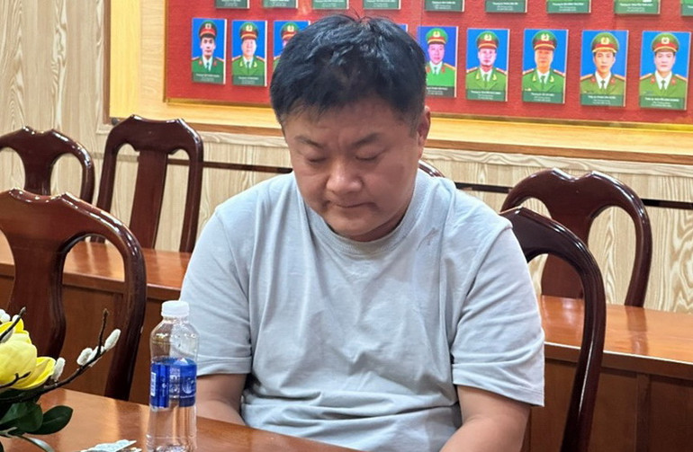 Ông Feng Young tại Cơ quan Cảnh sát điều tra, Công an tỉnh Đồng Nai.