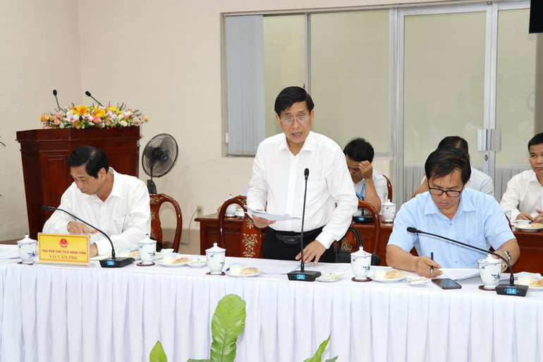 Đại diện Ủy ban nhân dân tỉnh Đồng Nai báo cáo tại buổi giám sát. Đại diện Ủy ban nhân dân tỉnh Đồng Nai báo cáo tại buổi giám sát.