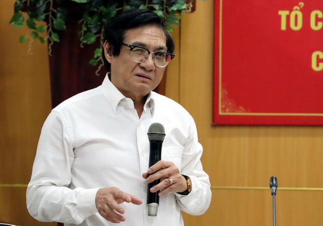 Phó Chủ tịch Ủy ban nhân dân tỉnh Đồng Nai Nguyễn Sơn Hùng cho biết đang hoàn thiện chính sách để hỗ trợ kinh phí cho giáo viên gặp khó khăn.