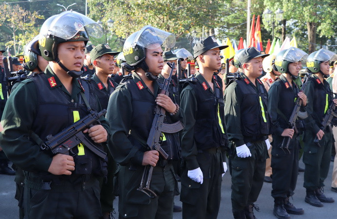 Lực lượng Cảnh sát cơ động tham dự buổi lễ ra quân.