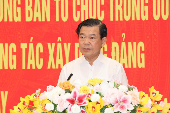 Bí thư Tỉnh ủy Đồng Nai báo cáo kết quả thực hiện nhiệm vụ từ đầu nhiệm kỳ đến nay của Đảng bộ tỉnh.