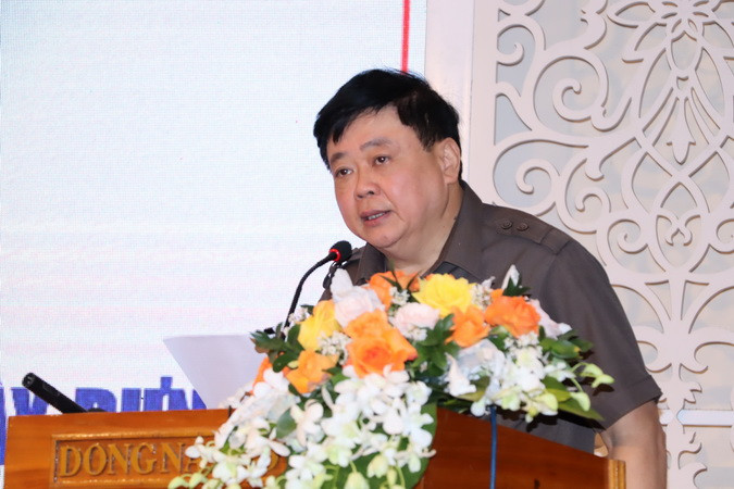 Phó Giáo sư, Tiến sĩ Nguyễn Thế Kỷ, Chủ tịch Hội đồng Lý luận, phê bình văn học, nghệ thuật Trung ương phát biểu tại hội thảo.