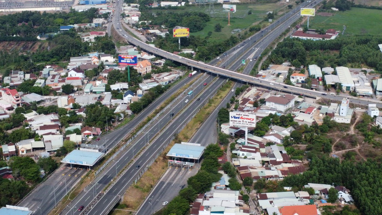 Đường cao tốc Thành phố Hồ Chí Minh - Long Thành - Dầu Giây, đoạn qua địa bàn huyện Long Thành.