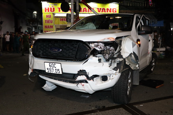 Xe ô-tô hư hỏng nặng sau cú va chạm mạnh.