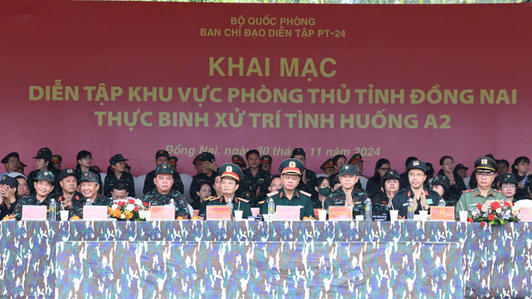 Lãnh đạo Quân khu 7 và tỉnh Đồng Nai tham dự và chỉ đạo khai mạc diễn tập khu vực phòng thủ tỉnh năm 2024.