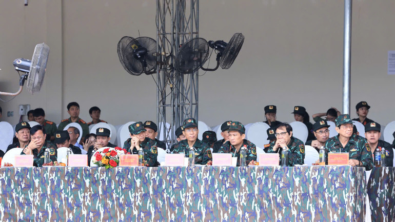 Các đồng chí lãnh đạo tỉnh Đồng Nai tham dự khai mạc diễn tập khu vực phòng thủ. Lực lượng Cảnh sát cơ động tham gia diễn tập khu vực phòng thủ tỉnh Đồng Nai năm 2024.