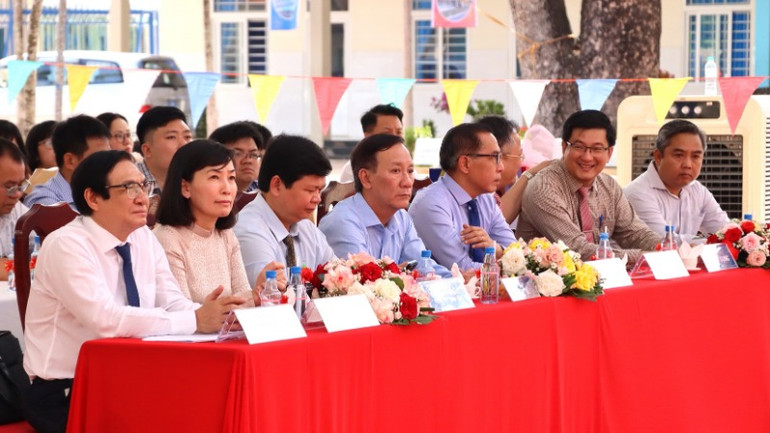 Lãnh đạo tỉnh Đồng Nai và các sở, ngành tham dự buổi lễ.