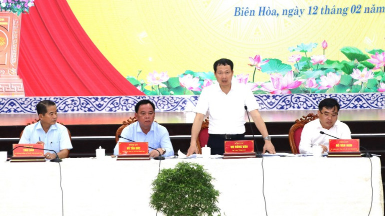 Tại buổi làm việc với Ban Thường vụ Thành ủy Biên Hòa, Bí thư Tỉnh ủy Đồng Nai Vũ Hồng Văn yêu cầu sớm giải quyết các vướng mắc, hoàn thành bàn giao mặt bằng trong tháng 3/2025.