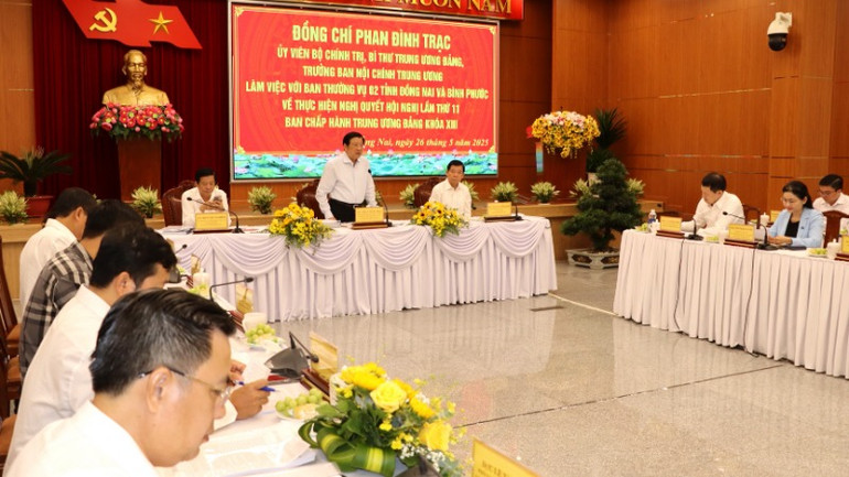 Đồng chí Phan Đình Trạc lưu ý tuyệt đối tránh cục bộ, địa phương, lợi ích nhóm, tiêu cực trong phân công, giới thiệu, bố trí cán bộ.