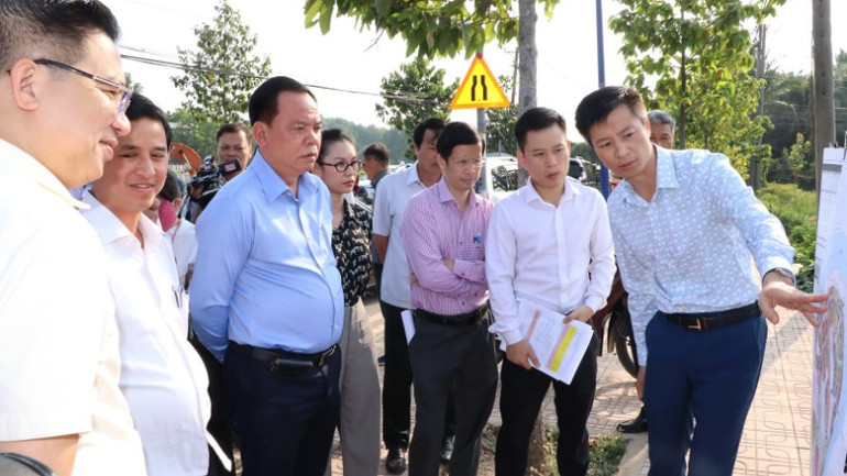 Chủ tịch Ủy ban nhân dân tỉnh Đồng Nai Võ Tấn Đức kiểm tra tiến độ dự án Khu đô thị Hiệp Hòa ngày 26/3.
