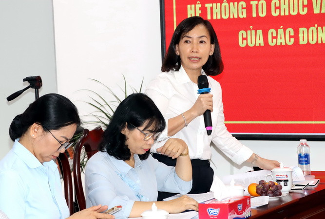 Giám đốc Sở Giáo dục và đào tạo Đồng Nai Trương Thị Kim Huệ nêu ý kiến về hoạt động các đơn vị sự nghiệp công lập lĩnh vực giáo dục ở Biên Hòa.