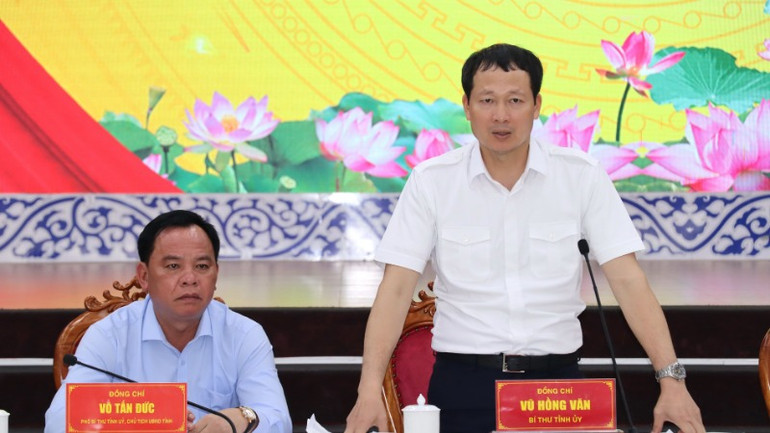 Đồng chí Vũ Hồng Văn, Bí thư Tỉnh ủy Đồng Nai phát biểu kết luận buổi làm việc. Đồng chí Vũ Hồng Văn, Bí thư Tỉnh ủy Đồng Nai phát biểu kết luận buổi làm việc.