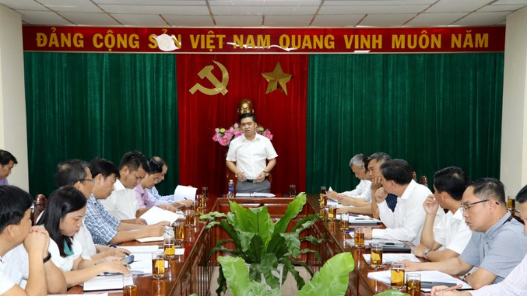 Phó Chủ tịch Ủy ban nhân dân tỉnh Hồ Văn Hà phát biểu tại buổi làm việc.