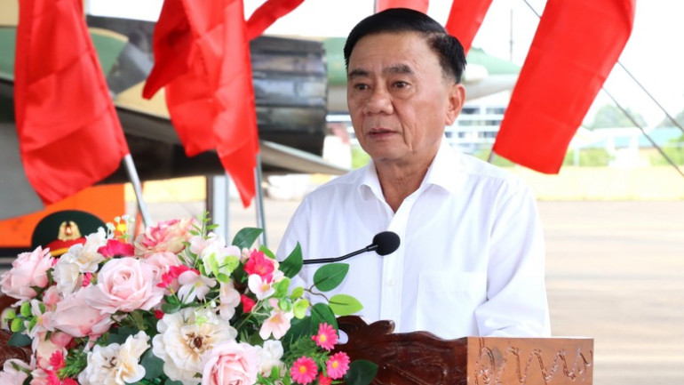 Thường trực Ban Bí thư Trần Cẩm Tú phát biểu tại buổi thăm, tặng quà lực lượng tham gia diễu binh tại Trung đoàn 935, đóng quân tại thành phố Biên Hòa, tỉnh Đồng Nai.