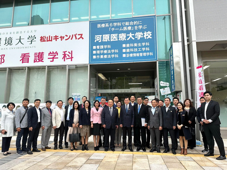 Đoàn công tác tỉnh Đồng Nai và Trường dạy nghề Kawahara. Đoàn công tác tỉnh Đồng Nai và Trường dạy nghề Kawahara.