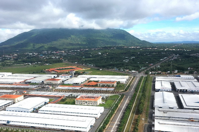 Một góc huyện Xuân Lộc đang trên đà phát triển. Một góc huyện Xuân Lộc đang trên đà phát triển.