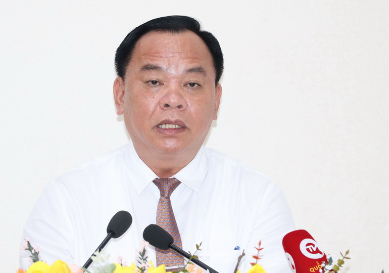 Quyền Chủ tịch Ủy ban nhân dân tỉnh Đồng Nai Võ Tấn Đức tiếp thu, giải trình các ý kiến của đại biểu tại kỳ họp.