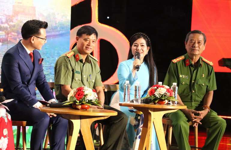 Nghệ sĩ nhân dân Đồng Thị Quế Anh chia sẻ cảm xúc tại chương trình.