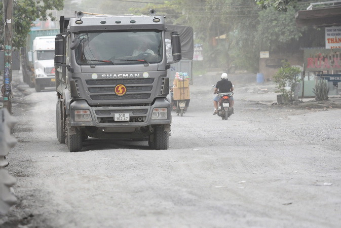 Tuyến đường Hoàng Văn Bổn xuống cấp trầm trọng thời gian qua, trở thành nổi ám ảnh của người dân sống hai bên đường và các phương tiện lưu thông.