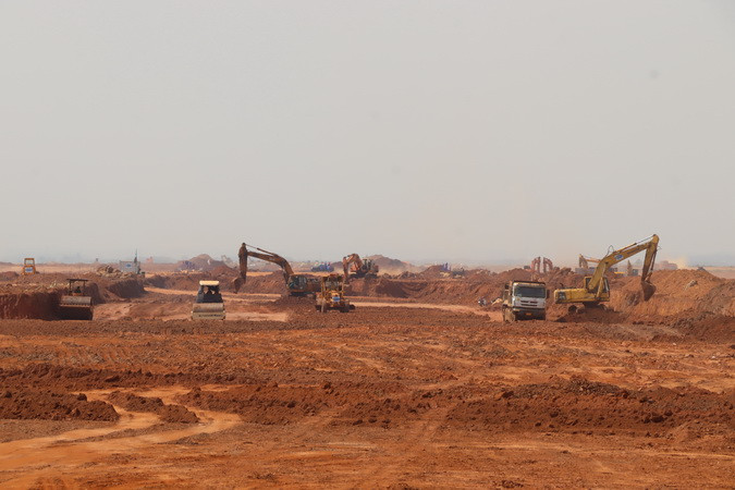 Thi công gói thầu đường cất hạ cánh sân bay Long Thành.