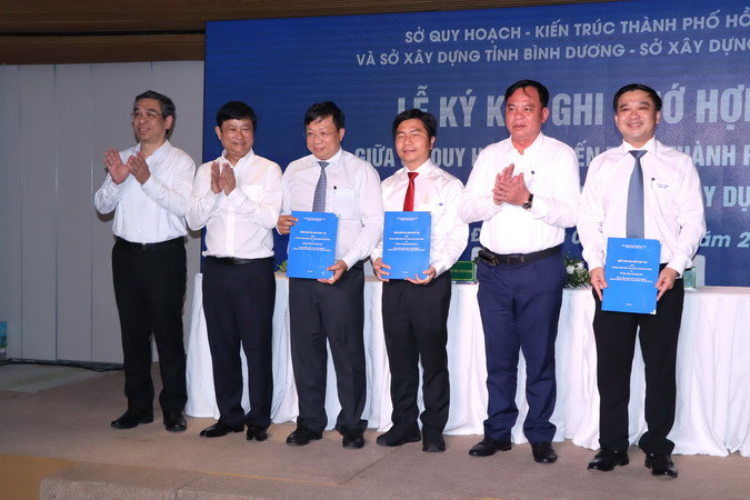Lãnh đạo Thành phố Hồ Chí Minh, Đồng Nai, Bình Dương chúc mừng Sở Xây dựng 2 tỉnh và Sở Quy hoạch Kiến trúc Thành phố Hồ Chí Minh ký kết.