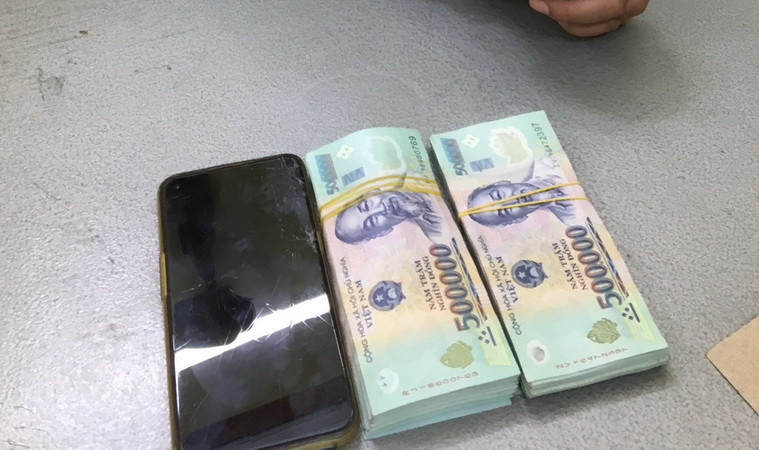 Thu giữ số tiền.