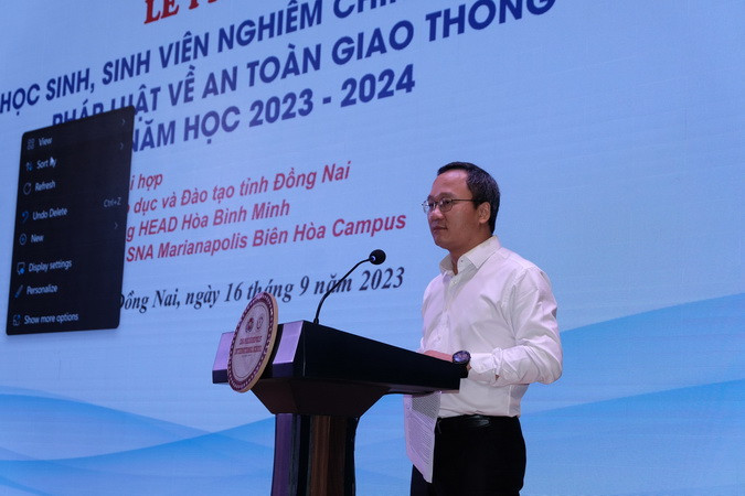 Phó Chủ tịch chuyên trách Ủy ban An toàn giao thông quốc gia Khuất Việt Hùng phát biểu tại lễ phát động.