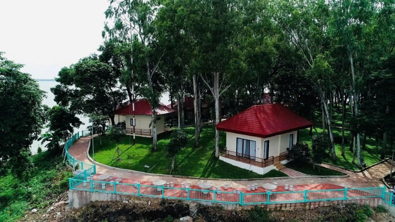 Khu nhà nghỉ được xây dựng trên đảo Đồng Trường.