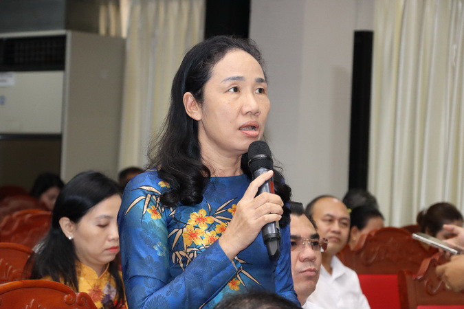 Đại biểu Nguyễn Thị Nga chất vấn liên quan tội phạm sử dụng công nghệ cao trên địa bàn tỉnh.