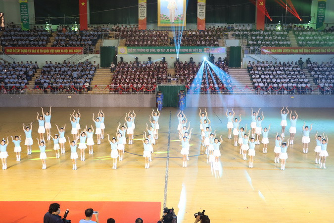 Một tiết mục biểu diễn Aerobic của các em thiếu nhi tại lễ khai mạc.