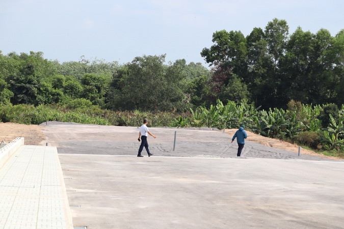 Tuyến đường kết nối này chưa được triển khai, do 2 doanh nghiệp có khu đất mà đường đi qua đăng ký xây dựng theo quy hoạch của tỉnh Đồng Nai nhưng vướng mắc thủ tục đầu tư và giải phóng mặt bằng. Nếu tuyến đường kết nối không được đầu tư sớm, đồng nghĩa với cầu Vàm Cái Sứt xây xong nhưng không thể đưa vào sử dụng, phát huy hiệu quả.