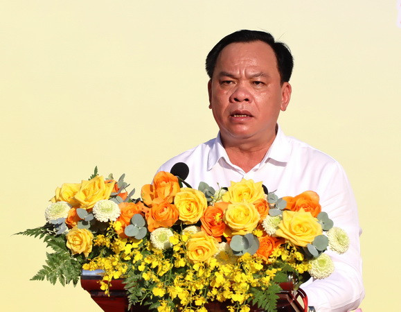 Quyền Chủ tịch Ủy ban nhân dân tỉnh Đồng Nai Võ Tấn Đức đề nghị Công an tỉnh Đồng Nai thực hiện tốt đợt ra quân, bảo đảm an ninh trật tự cho người dân vui Xuân, đón Tết.