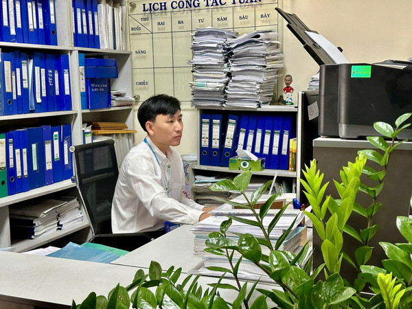 Đồng chí Mai Thành Nhân làm việc hết sức mình để có sản phẩm tốt nhất.