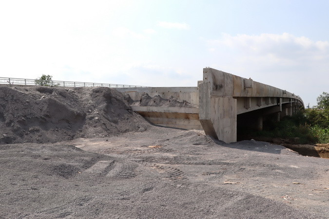 Việc xây dựng cầu Vàm Cái Sứt xong nhưng chưa có đường kết nối cũng đặt ra vấn đề cần phải tính toán để đầu tư đồng bộ hạ tầng giao thông của các ngành liên quan tỉnh Đồng Nai?