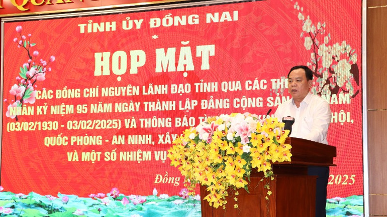 Phó Bí thư Tỉnh ủy, Chủ tịch Ủy ban nhân dân tỉnh Đồng Nai Võ Tấn Đức phát biểu tại buổi họp mặt.