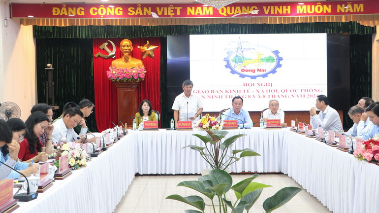 Quang cảnh cuộc họp.