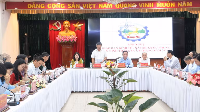 Quang cảnh cuộc họp.