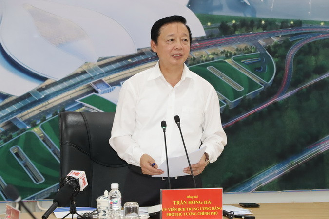 Phó Thủ tướng Trần Hồng Hà phát biểu tại buổi làm việc.