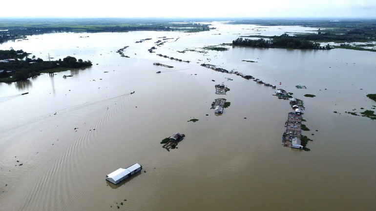 Mực nước trên sông La Ngà đang ở mức cao.