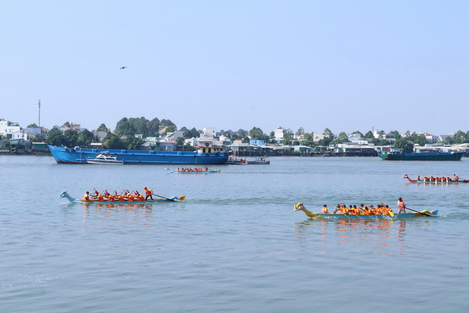 Các đội thi đấu ở cự ly 500m hệ trong tỉnh.