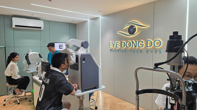 Bệnh nhân được thăm khám bằng các phương pháp hiện đại