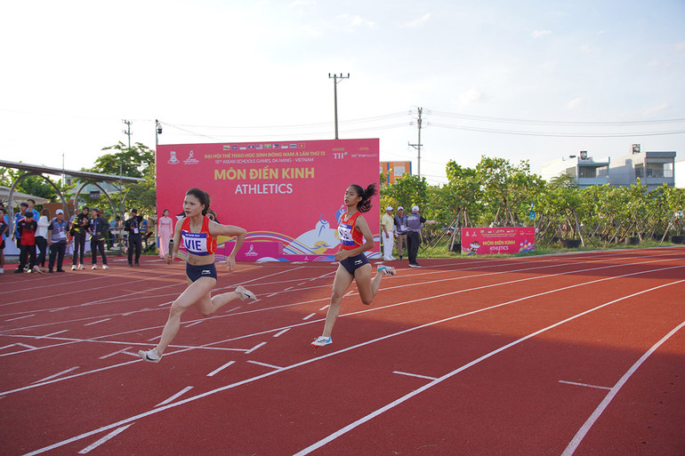 Các vận động viên đội tuyển điền kinh học sinh Việt Nam giành 9 Huy chương Vàng trong 2 ngày thi đấu.