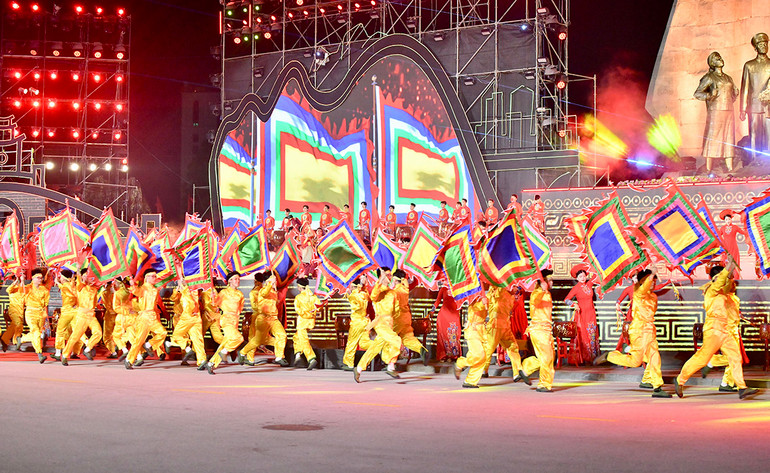 Một tiết mục biểu diễn tại lễ kỷ niệm.