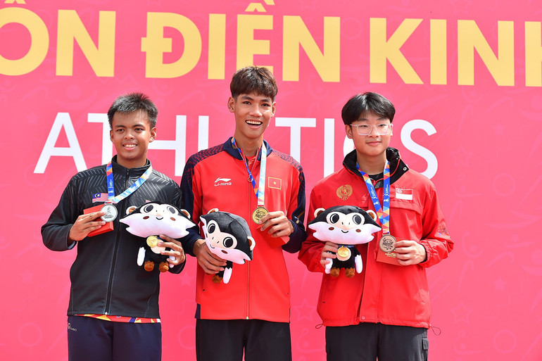 Phan Văn Anh Kiệt, chàng trai trẻ người Quảng Trị, giành Huy chương Vàng ném lao nam (700gr).