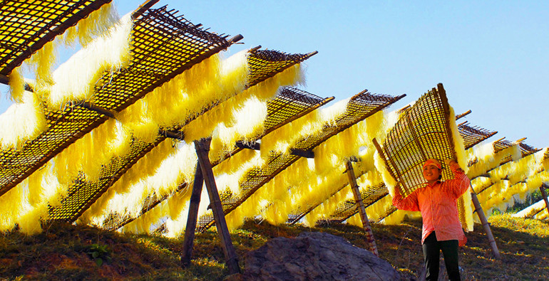 Đón nắng - Giải B - Ảnh xuất sắc của Hội Nghệ sĩ Nhiếp ảnh Việt Nam - 2003.