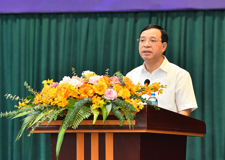 Phó Bí thư Thường trực Tỉnh ủy Thanh Hóa Lại Thế Nguyên phát biểu tại hội nghị. (Ảnh: THỦY NGUYÊN)