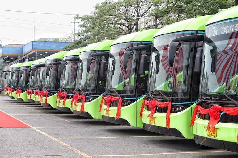 Các xe buýt điện mới của tuyến buýt số 34.