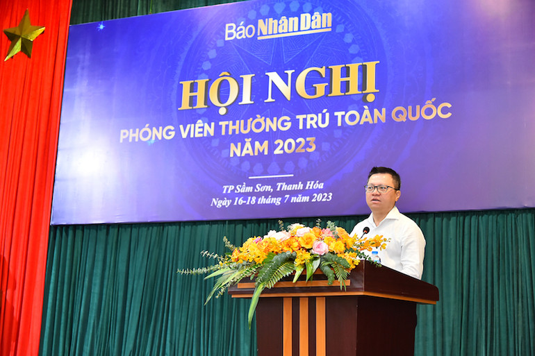 Tổng Biên tập Lê Quốc Minh phát biểu chỉ đạo hội nghị. (Ảnh: THỦY NGUYÊN)