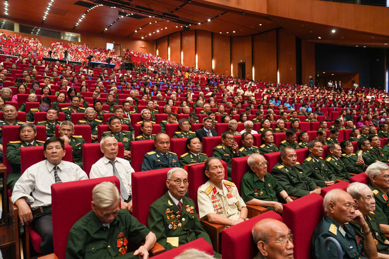 Các đại biểu dự lễ kỷ niệm. (ẢNH: ĐĂNG KHOA)